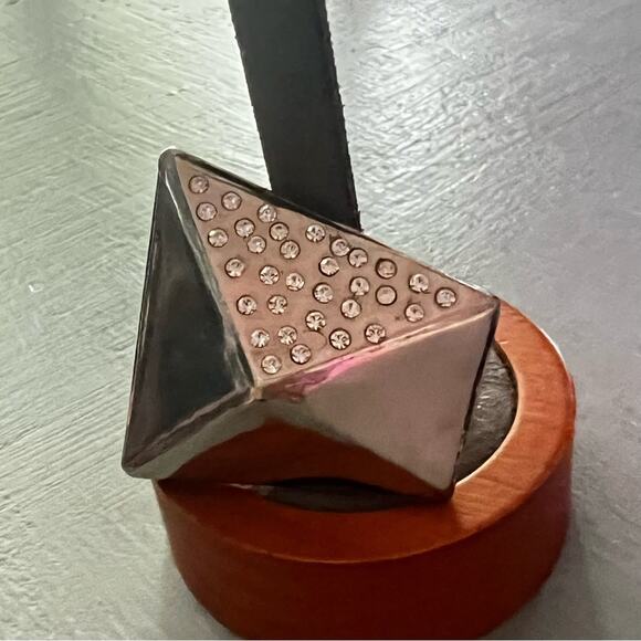 Sorrelli Crystal Silver Tone Ring Size 7 Adjustable - Picture 3 of 8